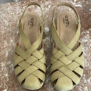 NWOT Berri Woven Casual Round Toe Slip-on Sandals